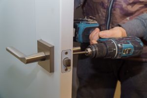 Quelles sont les garanties offertes par les serruriers en cas de problème après intervention ?